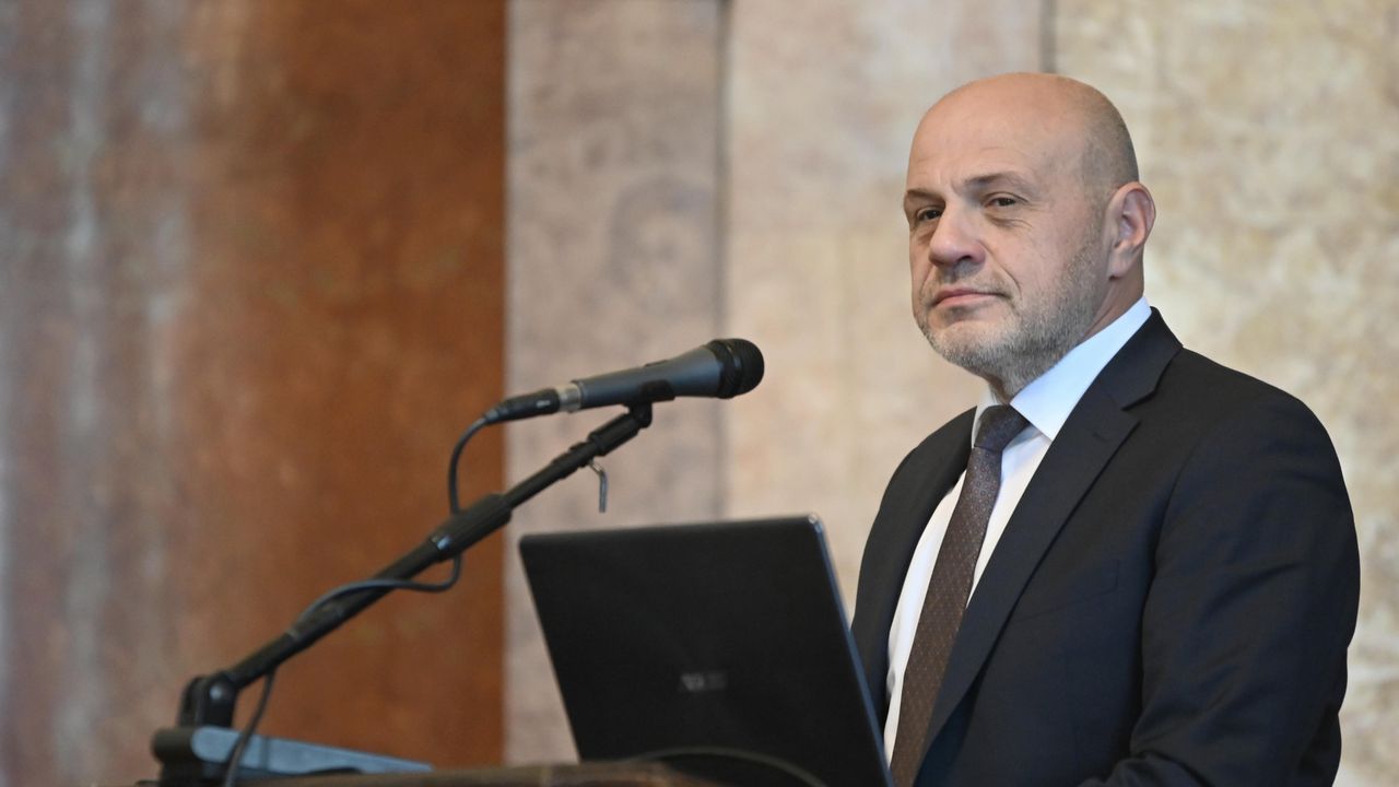 Вицепремиерът Дончев: България разполага с 4,8 млрд. лева за енергийно обновяване на жилищни сгради