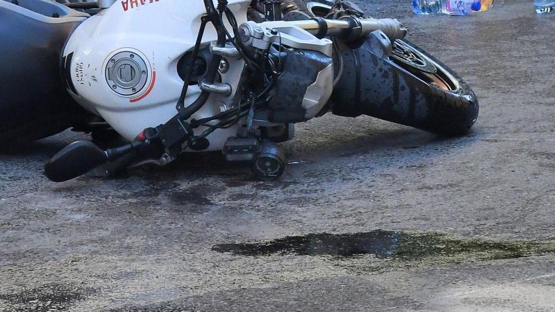 Мотоциклетист на 22 години е в тежко състояние след катастрофа в Добрич