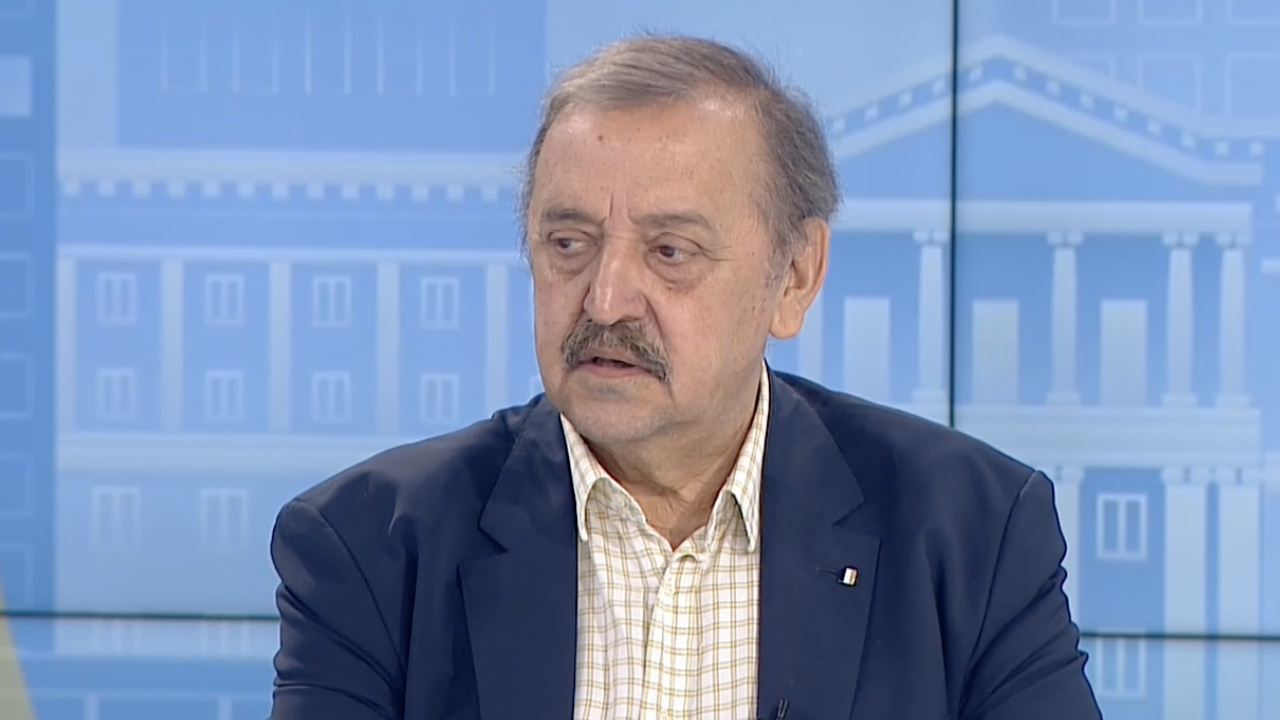 Проф. Кантарджиев препоръча да се къпем, за да ни е мирна главата