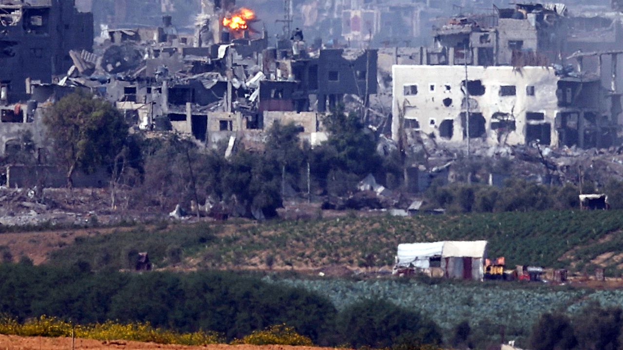 Най-малко петима души са загинали, а около 70 са ранени