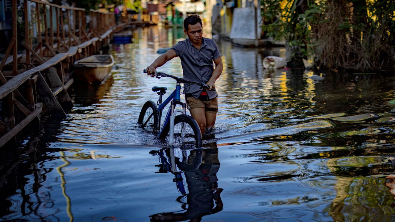 Филипинската служба за гражданска защита призова за повишено внимание заради опасност от наводнения и свлачища