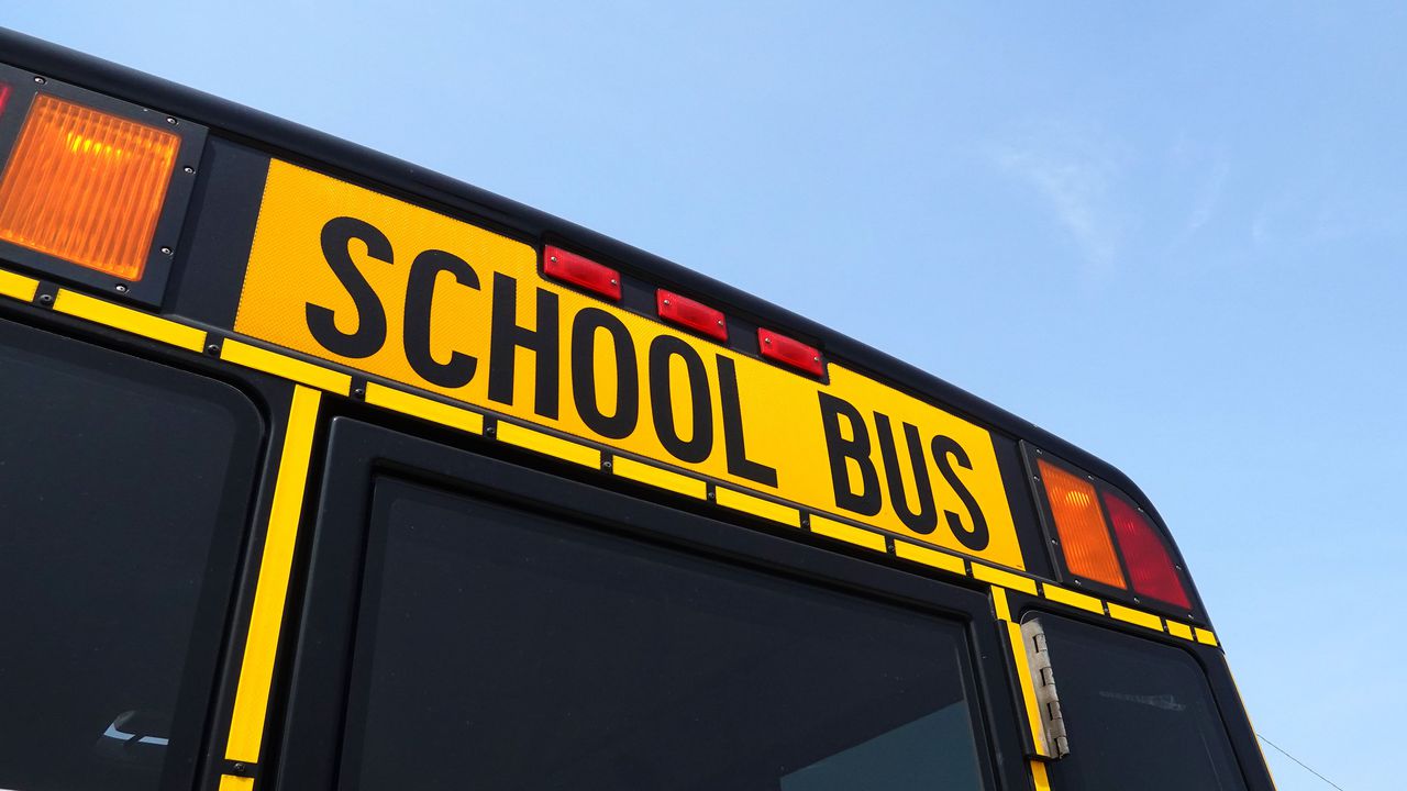 Повече от 20 души са настанени в болница, след като