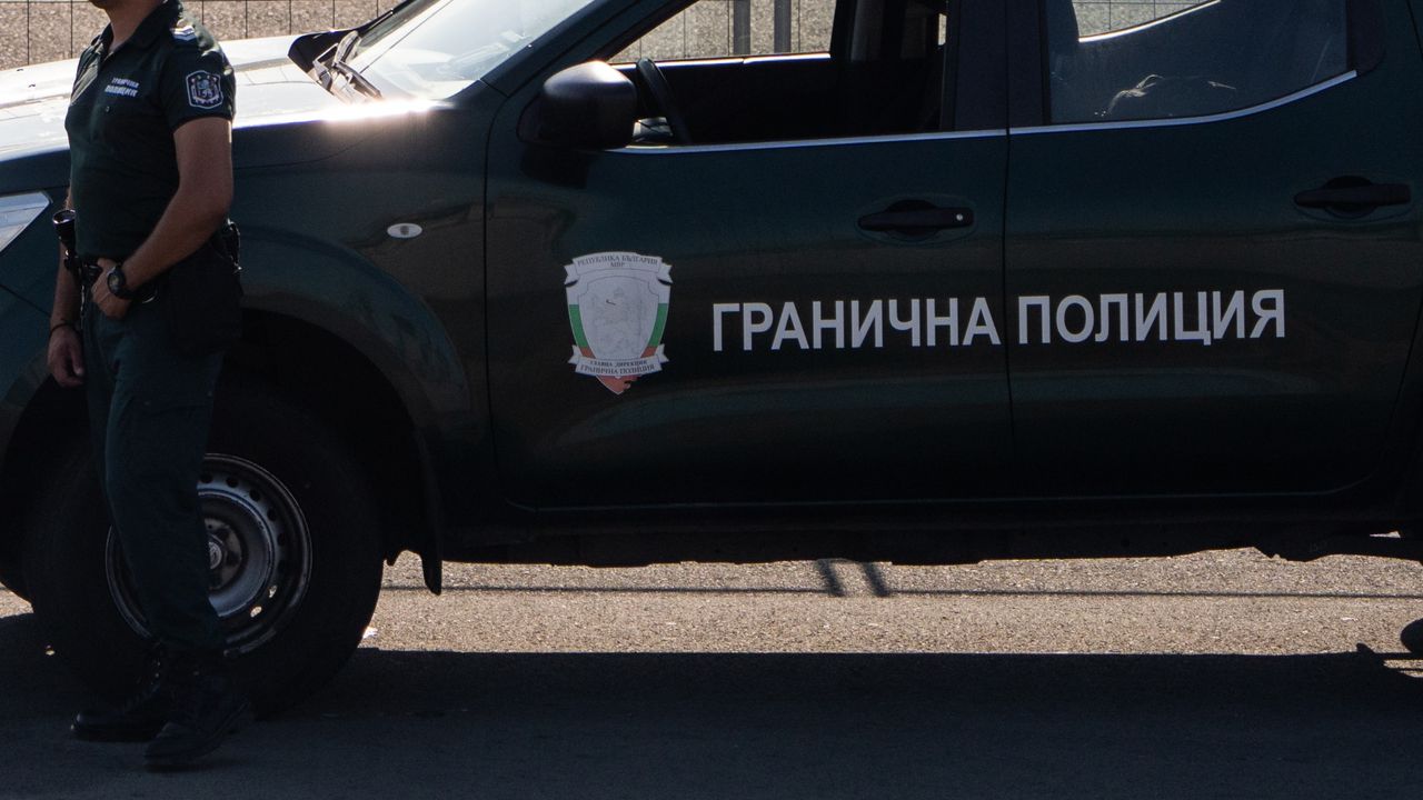 Гонка с мигранти: Кола на „Гранична полиция" падна в езерото Вая в Бургас, има жертви