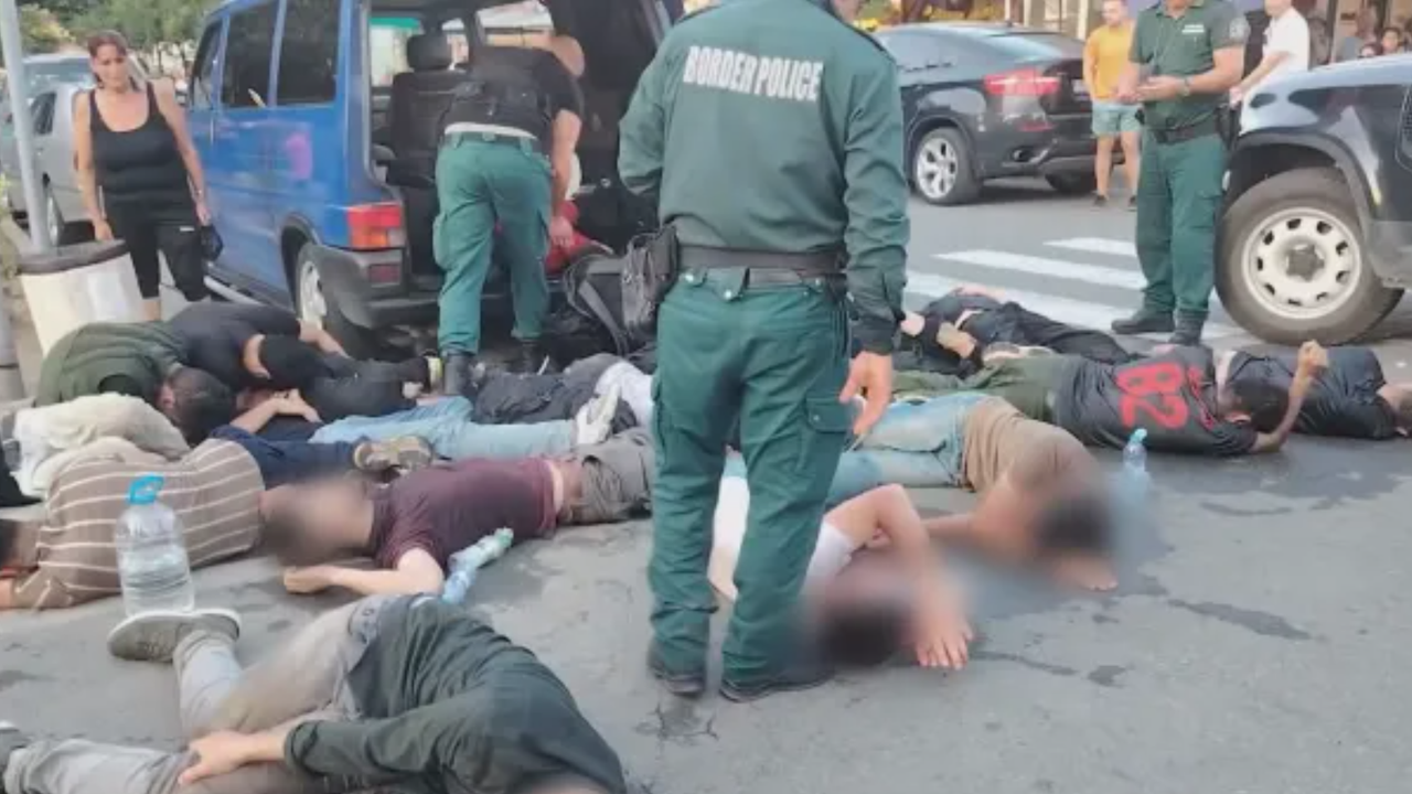 Очевидец: Мигрантите в буса в Лозенец бяха полуживи