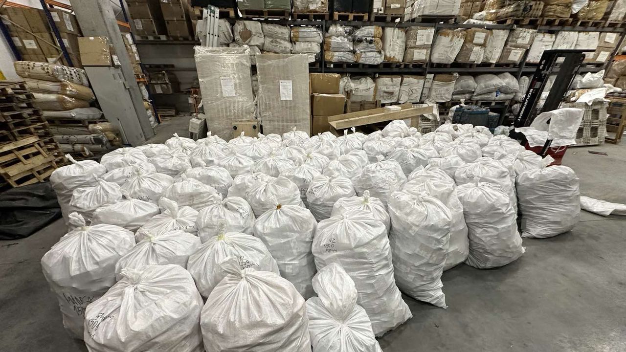 Голямо количество контрабандни цигари за над 820 000 лева задържаха митничари