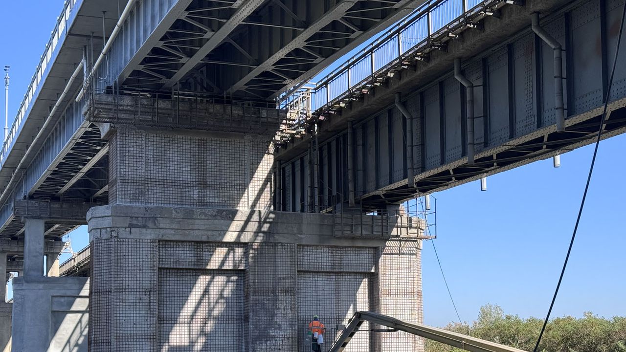 Започна подмяната на стоманобетонните пътни панели в 320-метров участък в посока Румъния на Дунав мост при Русе