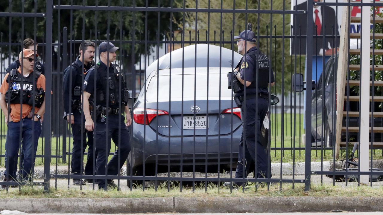 Стрелбата срещу офис на имиграционните власти в Далас: Двама убити, един ранен, нападателят се самоуби