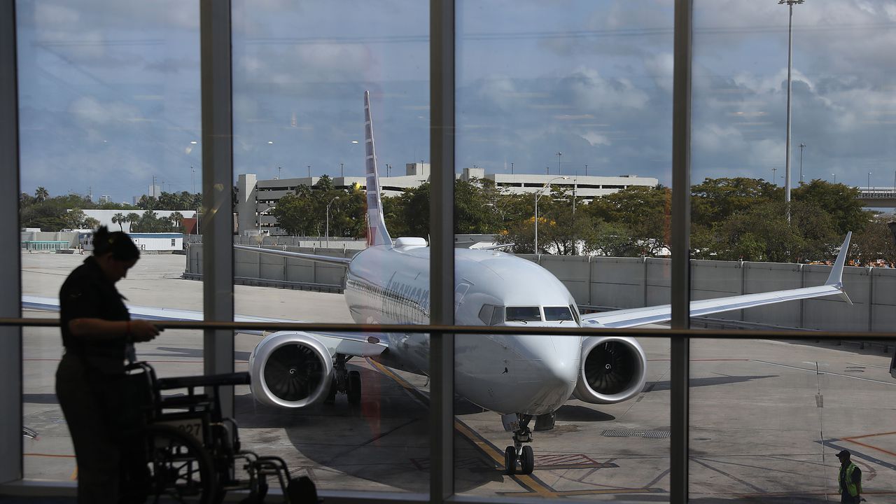 Отмениха десетки полети на летището в Мюнхен заради забелязани дронове