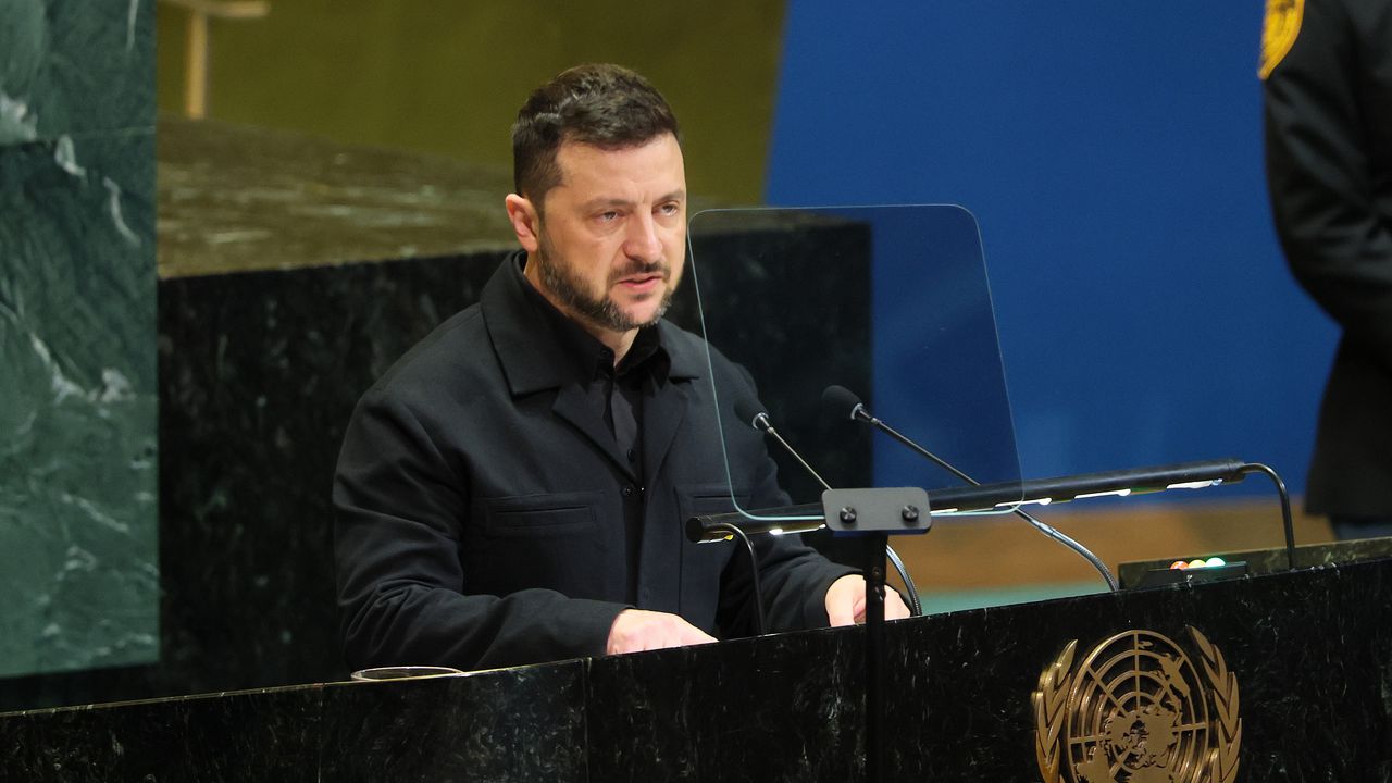 Зеленски каза, че Русия е атакувала украинската енергийна инфраструктура с над 450 дрона и 30 ракети