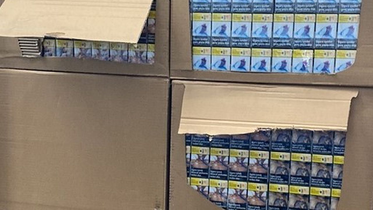 Задържаните цигари са били описани като различни стоки (текстилни изделия