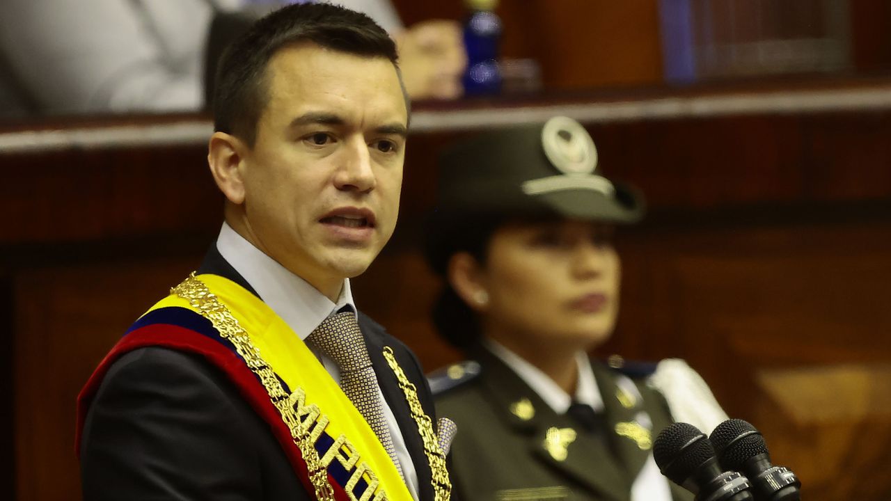 Президентът на Еквадор Даниел Нобоа обяви, че е станал обект