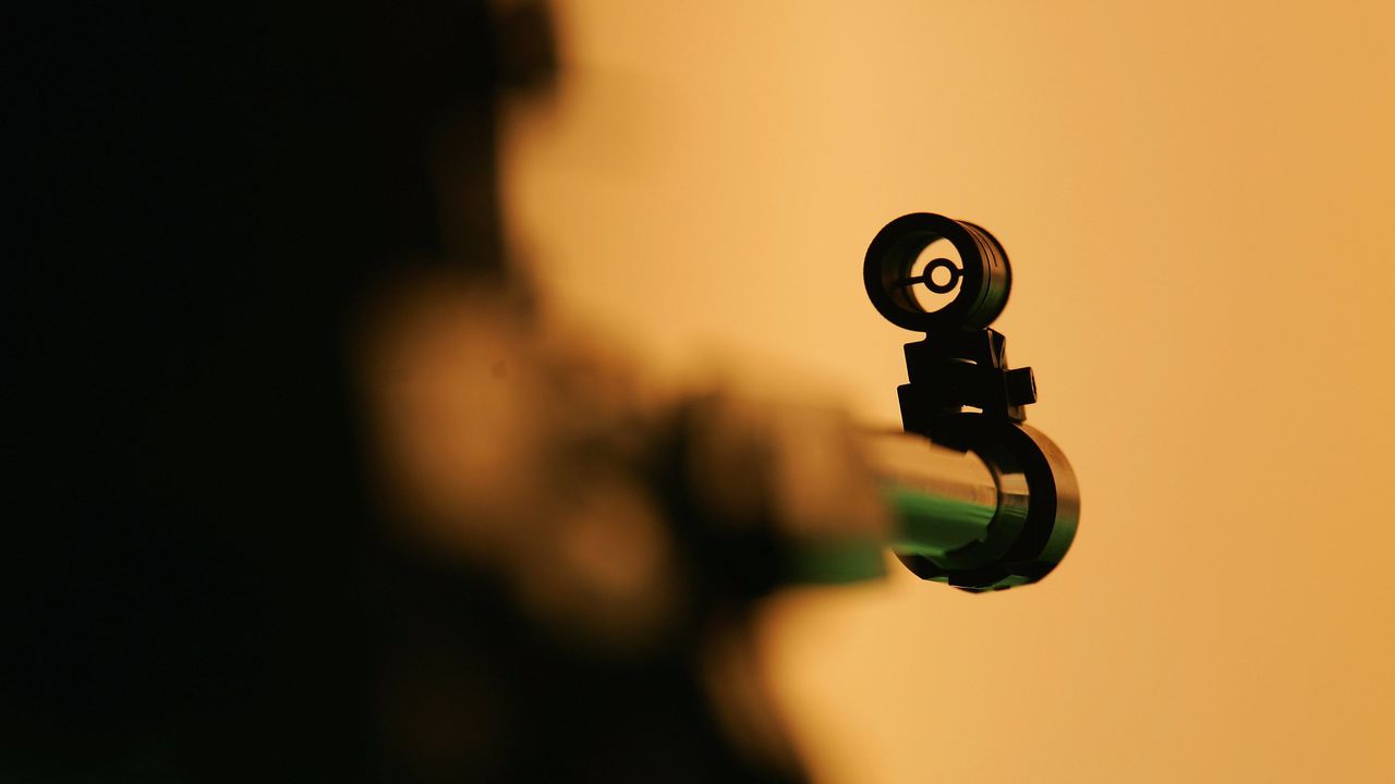 Простреляха мъж с ловна пушка в Плевенско, съобщиха от полицията.Инцидентът