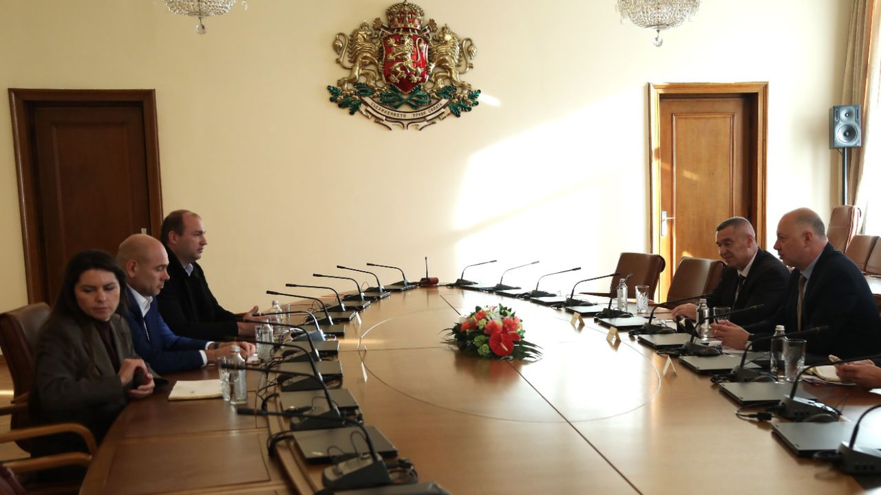 В хода на разговора беше коментирана работата по два законопроекта