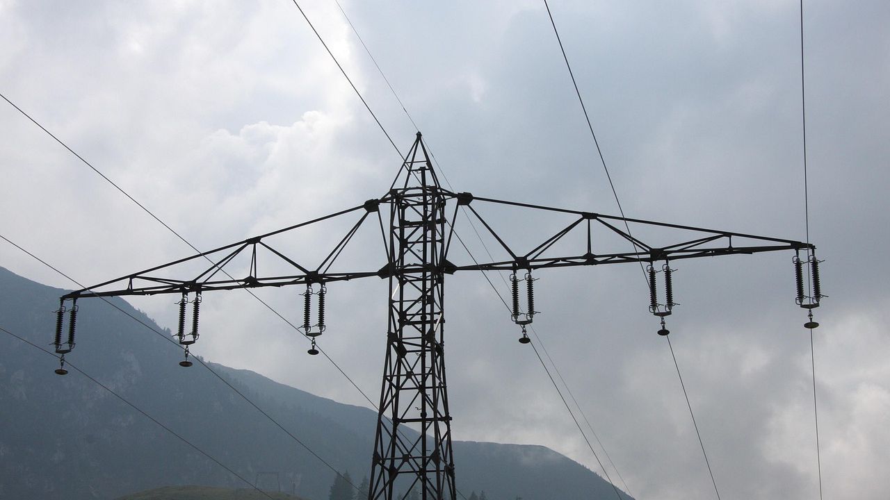 Енергийната борса затвори вчера при средна цена от 128,51 евро