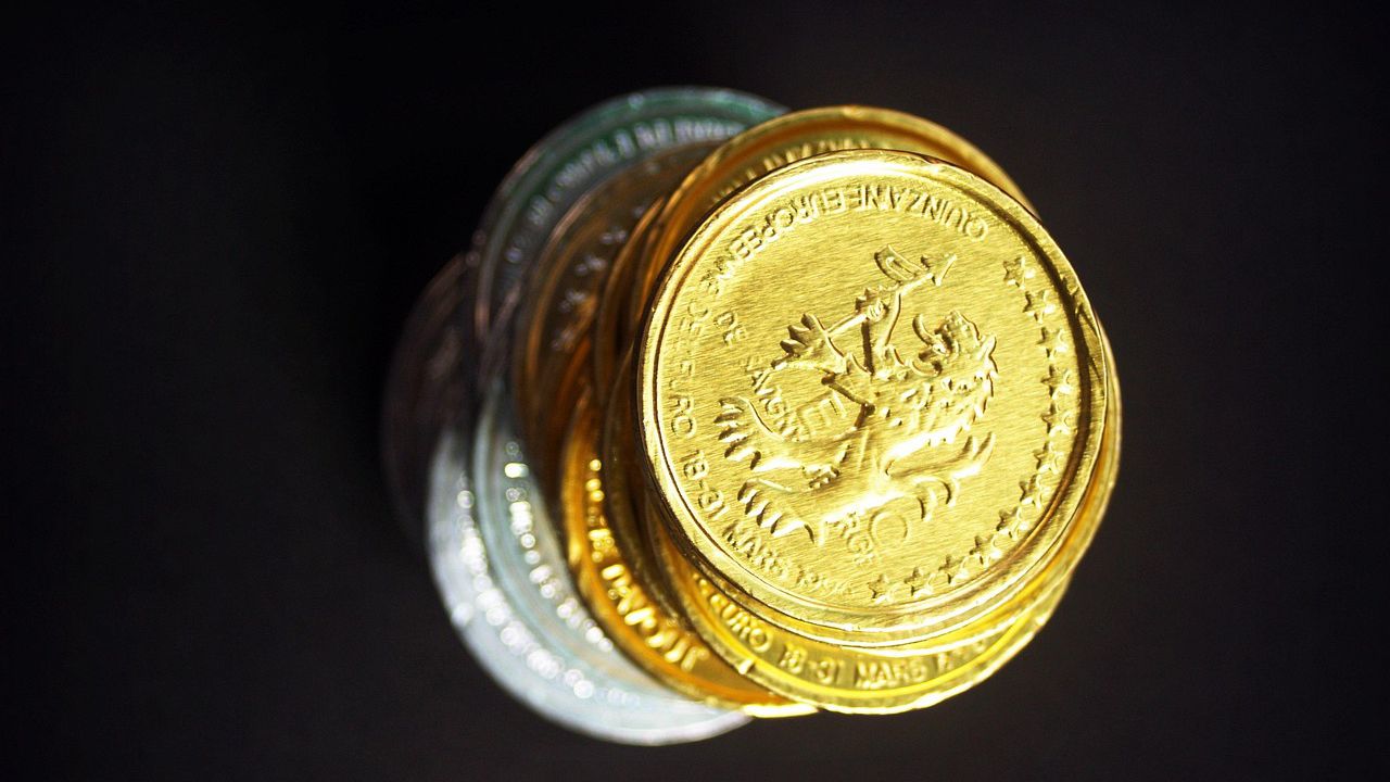 Наддаването се състоя в понеделник, 24 ноември, в Женева.Сентенът, равняващ