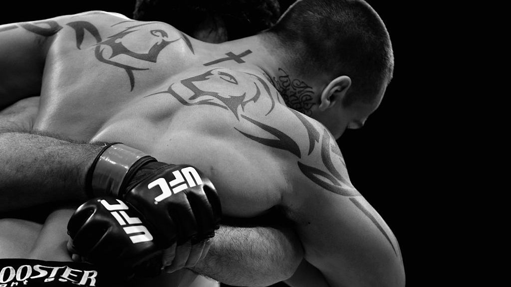 Джонсън бил откаран по спешност в болница около 20:38 ч.