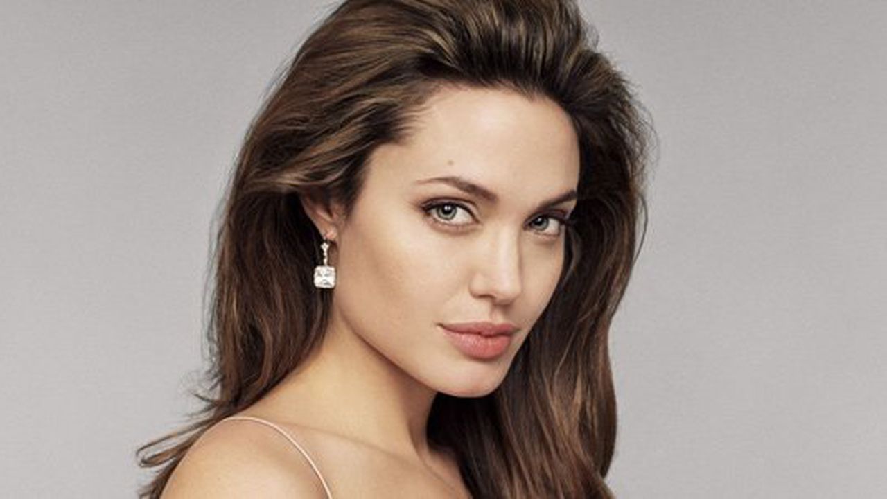 Анджелина Джоли