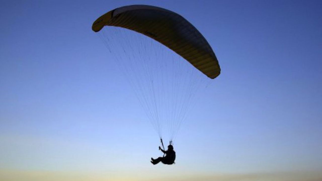 Парапланерист се заби в дърво край Пирдоп
