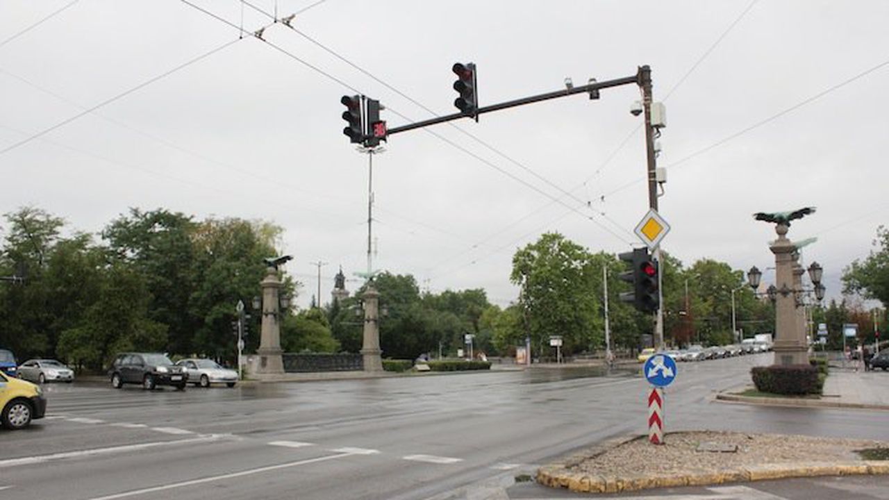 Осигурява се допълнително транспортно обслужване на автобусна линия 505
