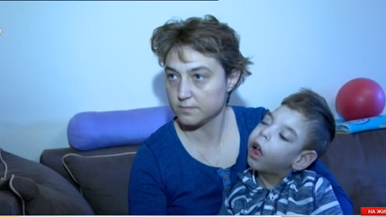 Майката на детето, на което откраднаха количката, призова крадеца да се обърне към съвестта си (виде