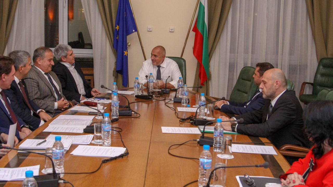 Бойко Борисов обсъди актуални въпроси от сектор енергетика с представители на работодателските и синдикални организации (снимки)