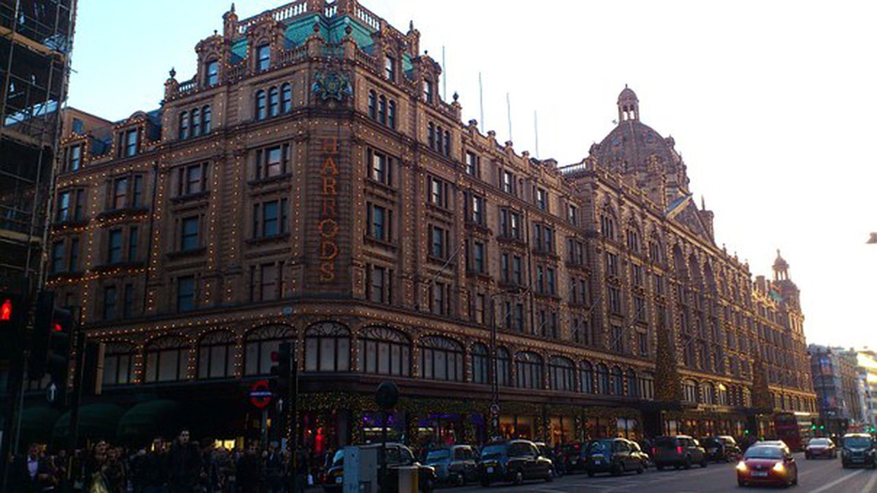 Съпруга на мистериозен банкер харчела милиони годишно в Harrods