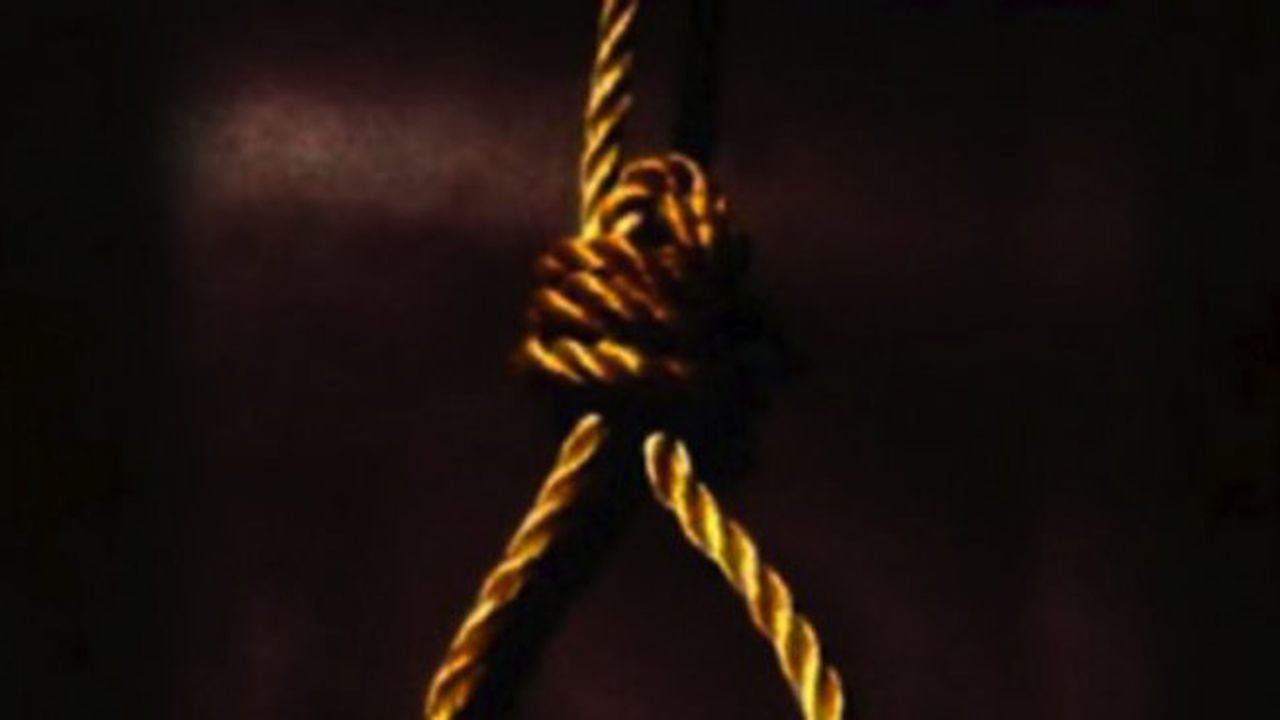 Намериха обесен мъж в парк в София