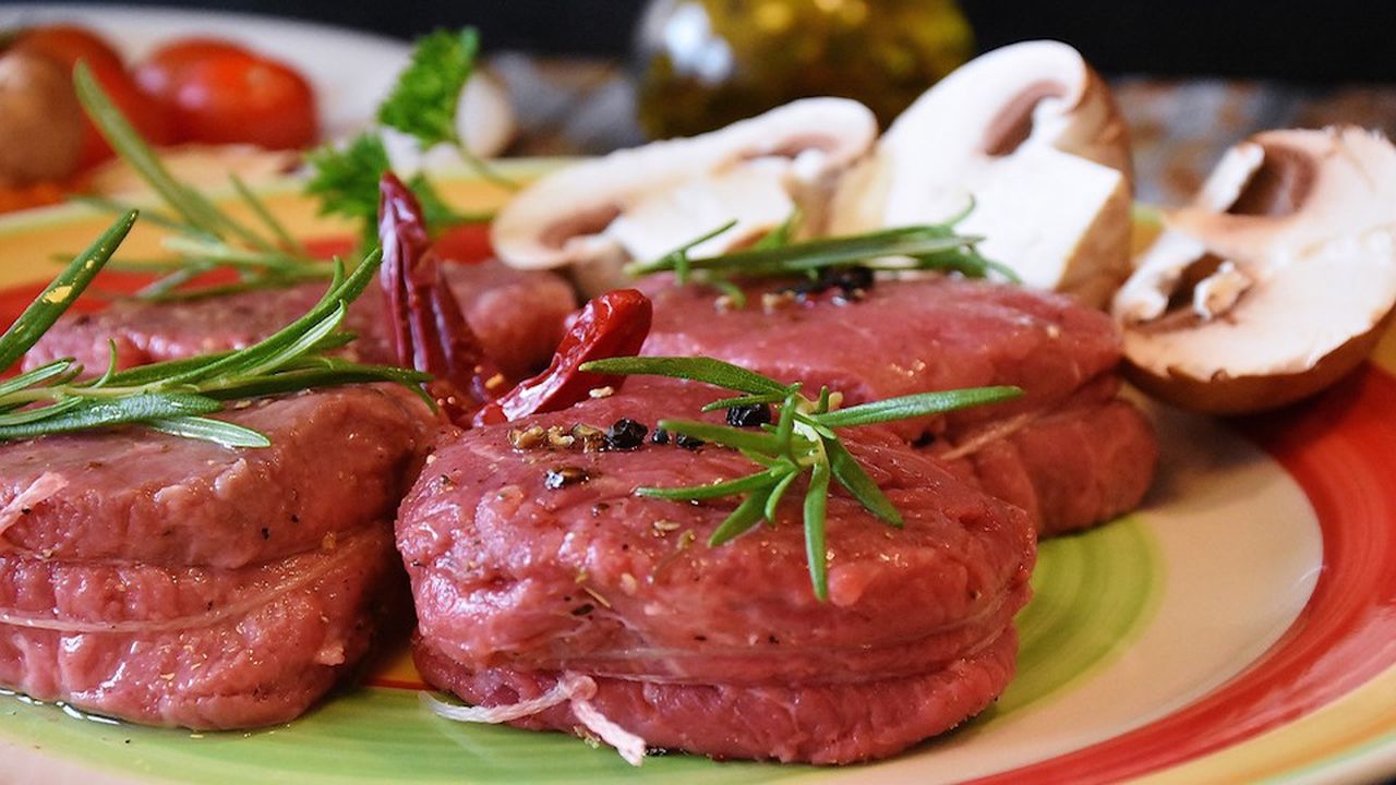 Жените, които редовно хапват червено месо са с удвоен риск от ендометриоза