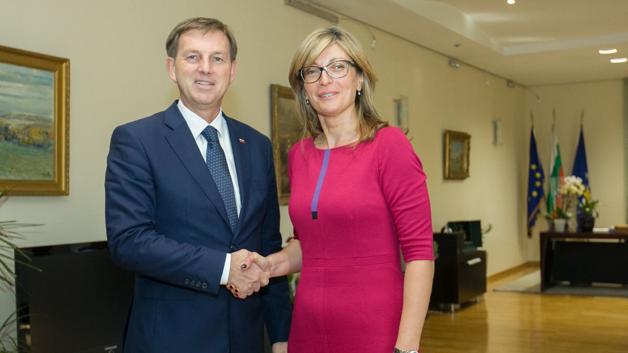 Екатерина Захариева приветства министър Миро Церар
