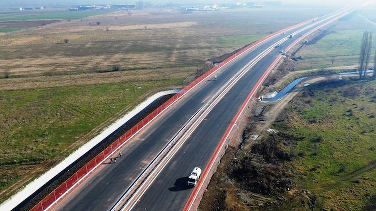 ТИР аварира и затрудни движението по Северната скоростна тангента в района на с. Мрамор