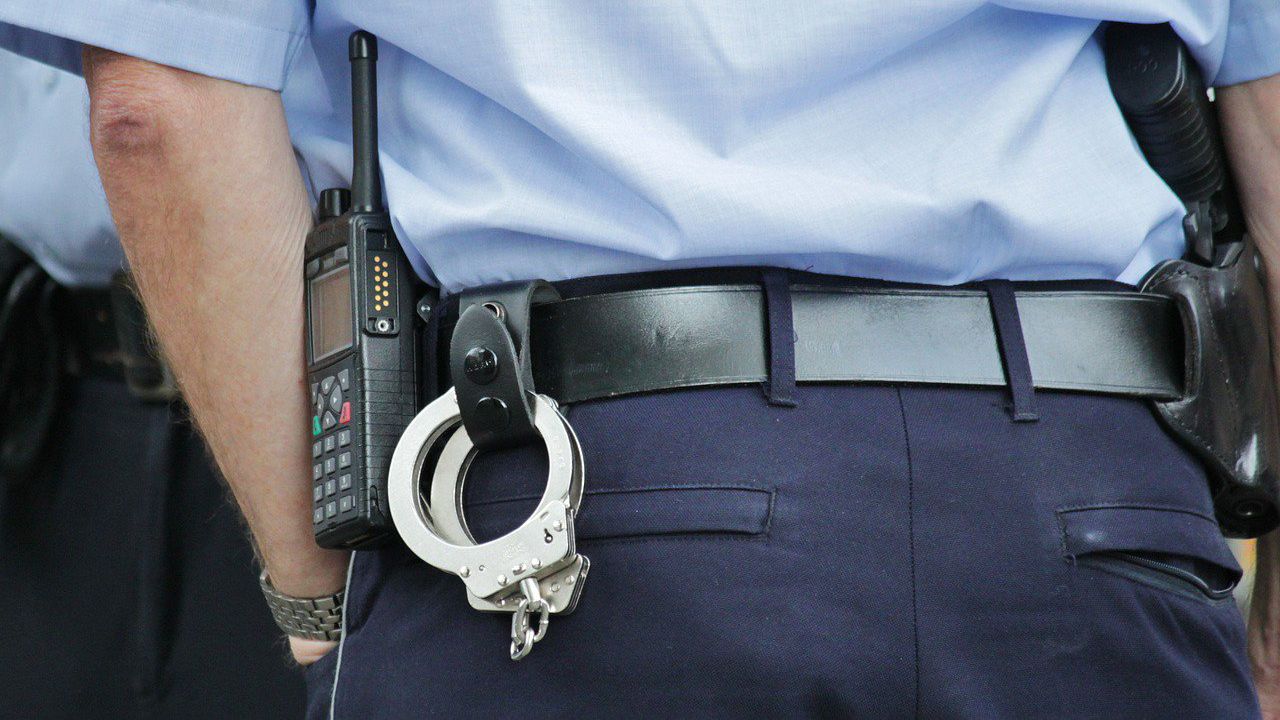Заловиха дрогиран младеж, задигнал лек автомобил