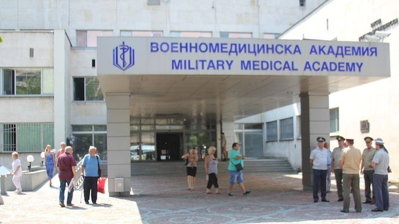 Хирурзи от ВМА извадиха 18-килограмов тумор от корема на жена (снимка 18+)