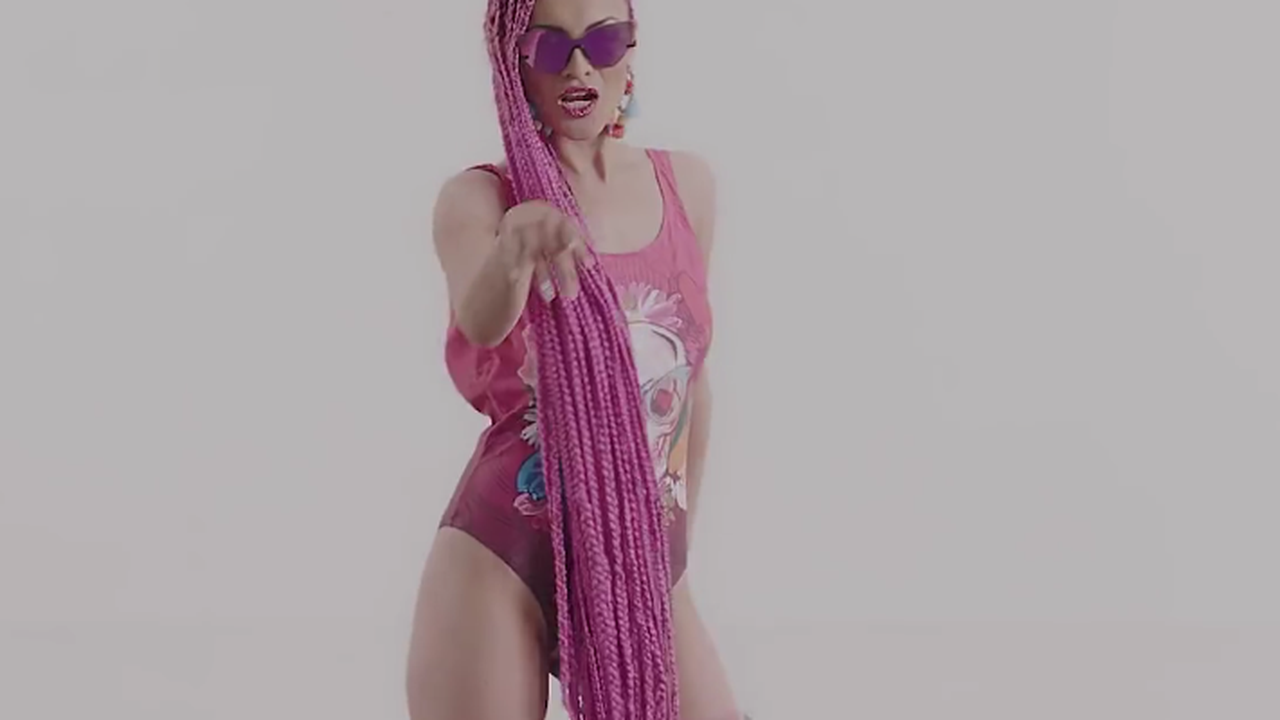 Аптекарка пробива в чалгата с яка дупара