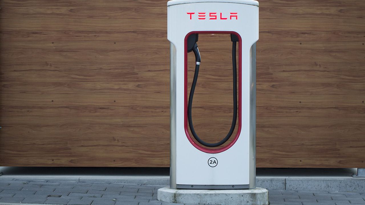 Един от вицепрезидентите на Tesla напуска компанията