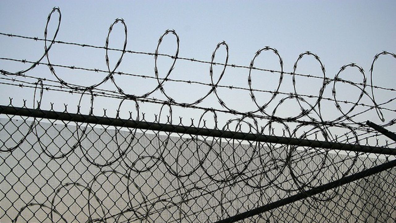 Руски съд остави в ареста 14-годишен тийнейджър, свързван с атентата до сградата на ФСС в Архангелск