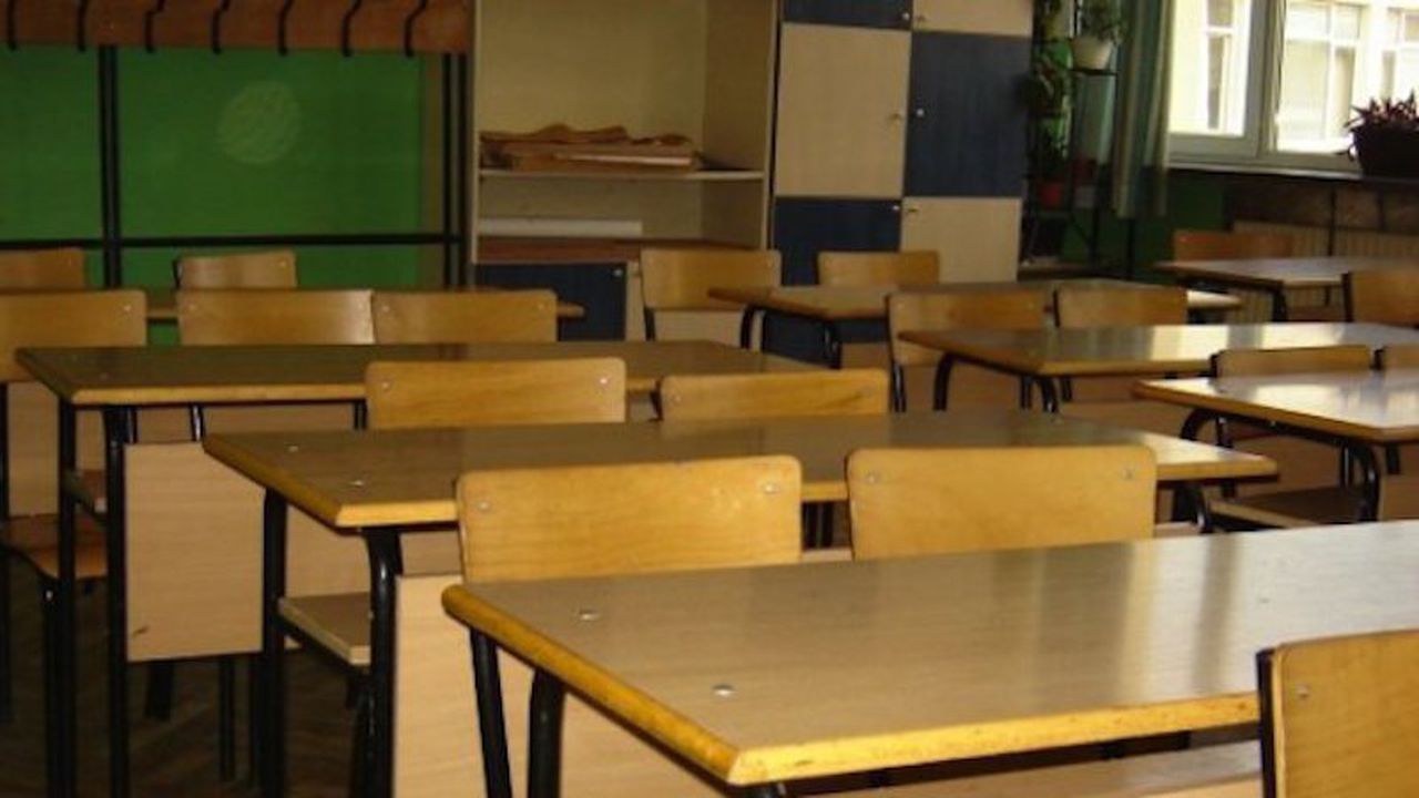 961 училища са в дървена ваканция
