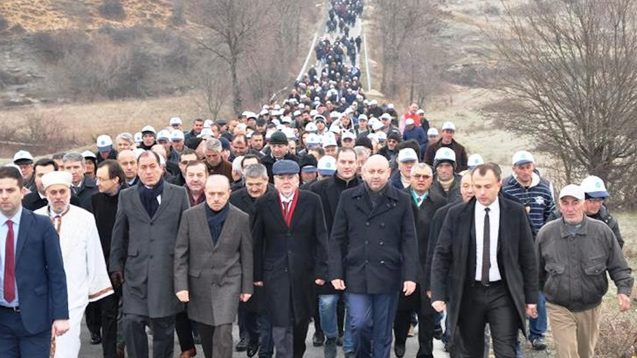 Нов скандал около изборите - този път с песен на турски (видео)