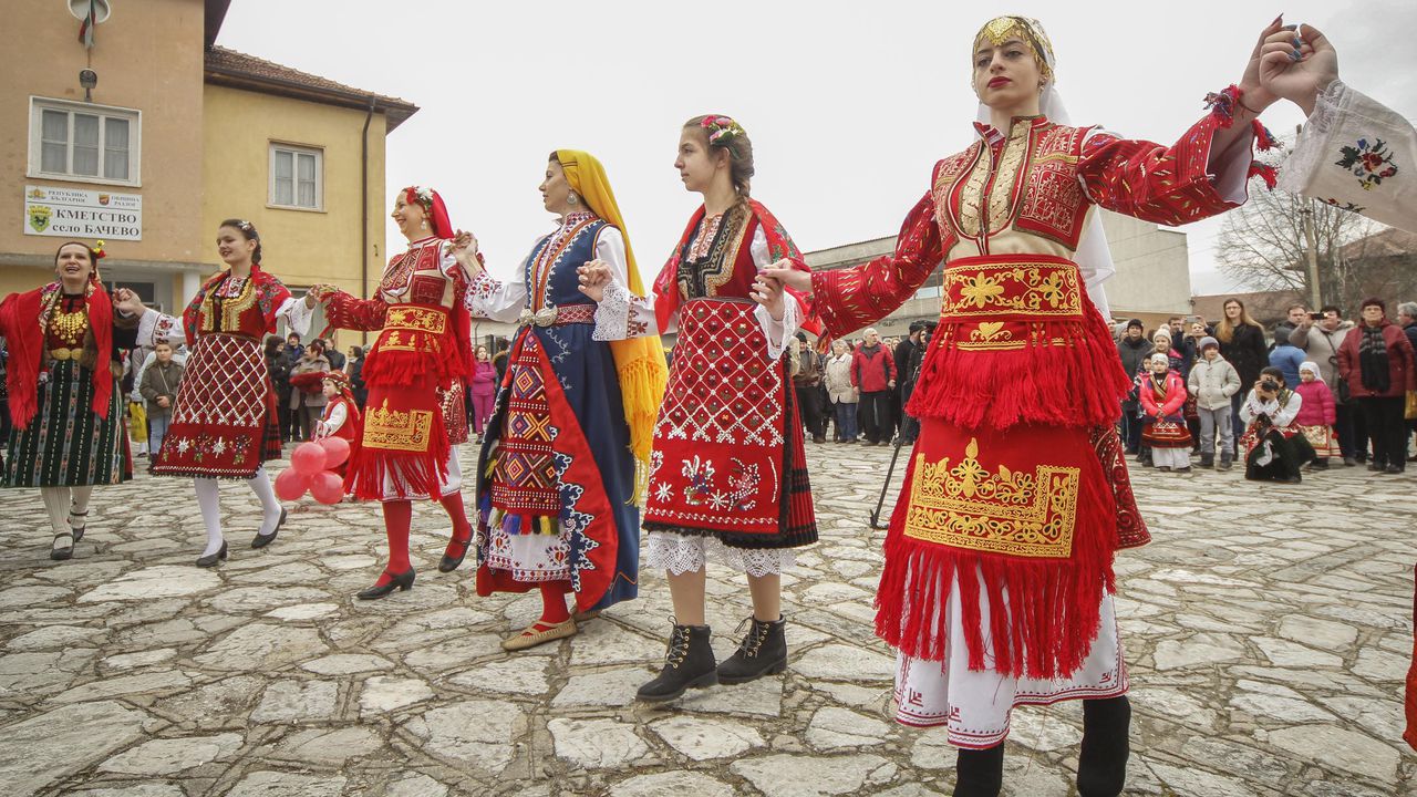 Село Баня посреща 3 000 гости на фолклорен фестивал