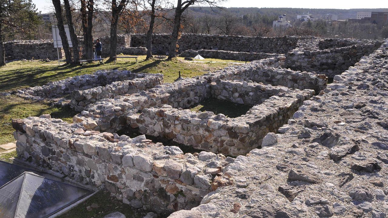 Почистват историческия хълм "Калето" в Берковица