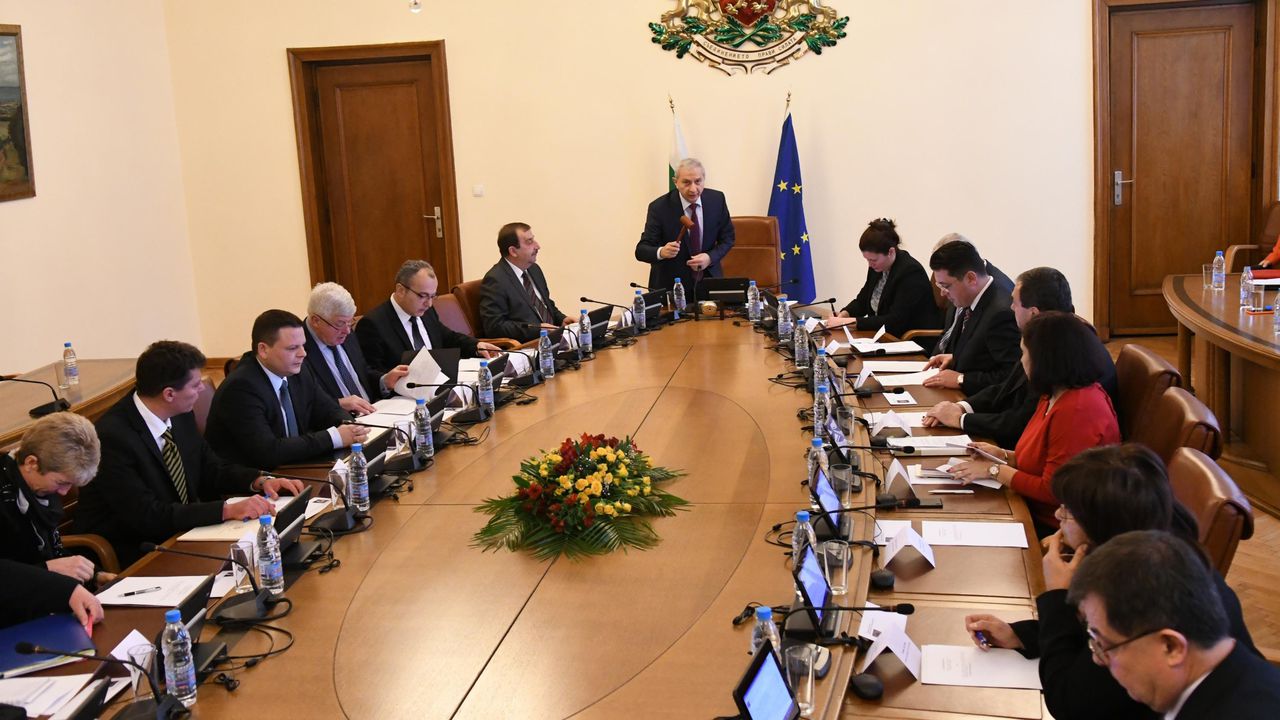Правителственото заседание се измества заради парламента