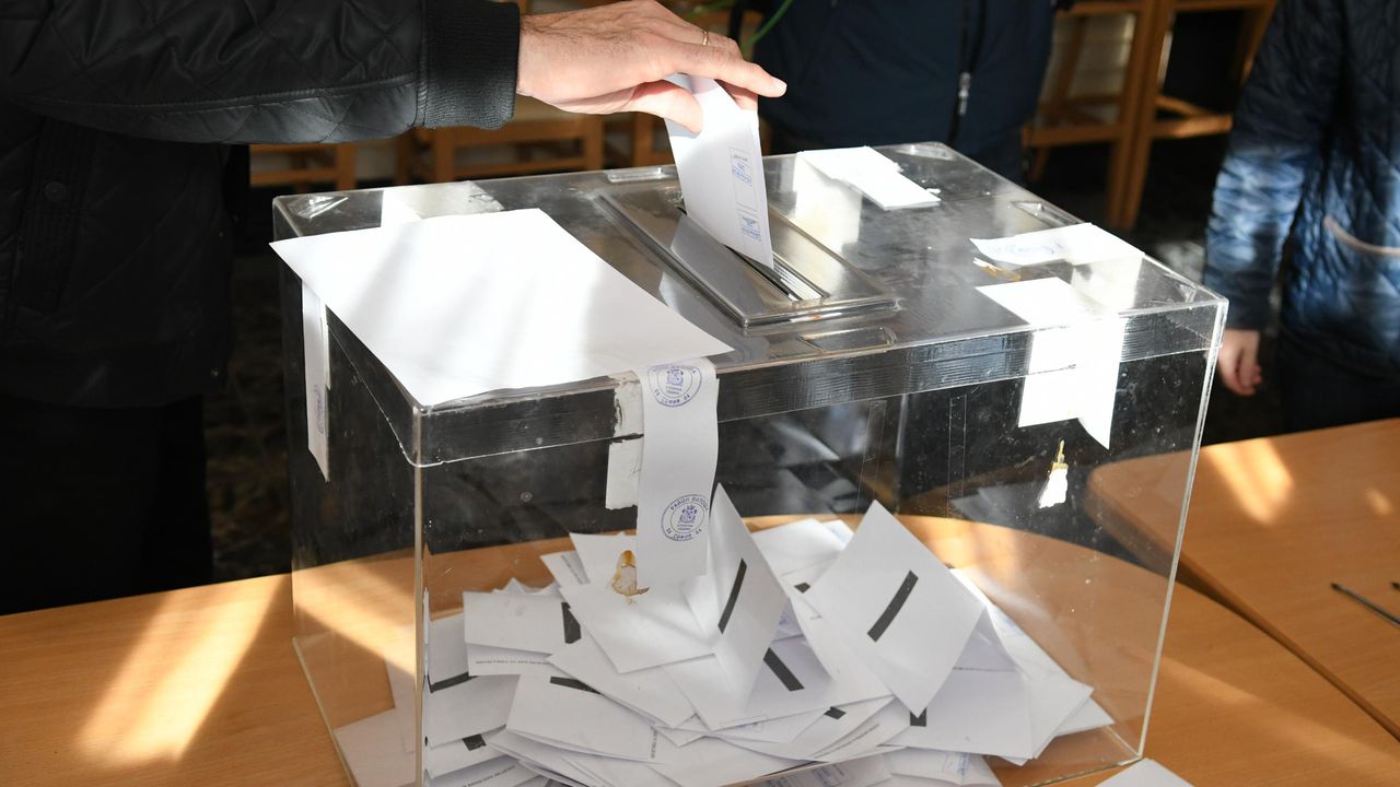 Изборният ден започна нормално