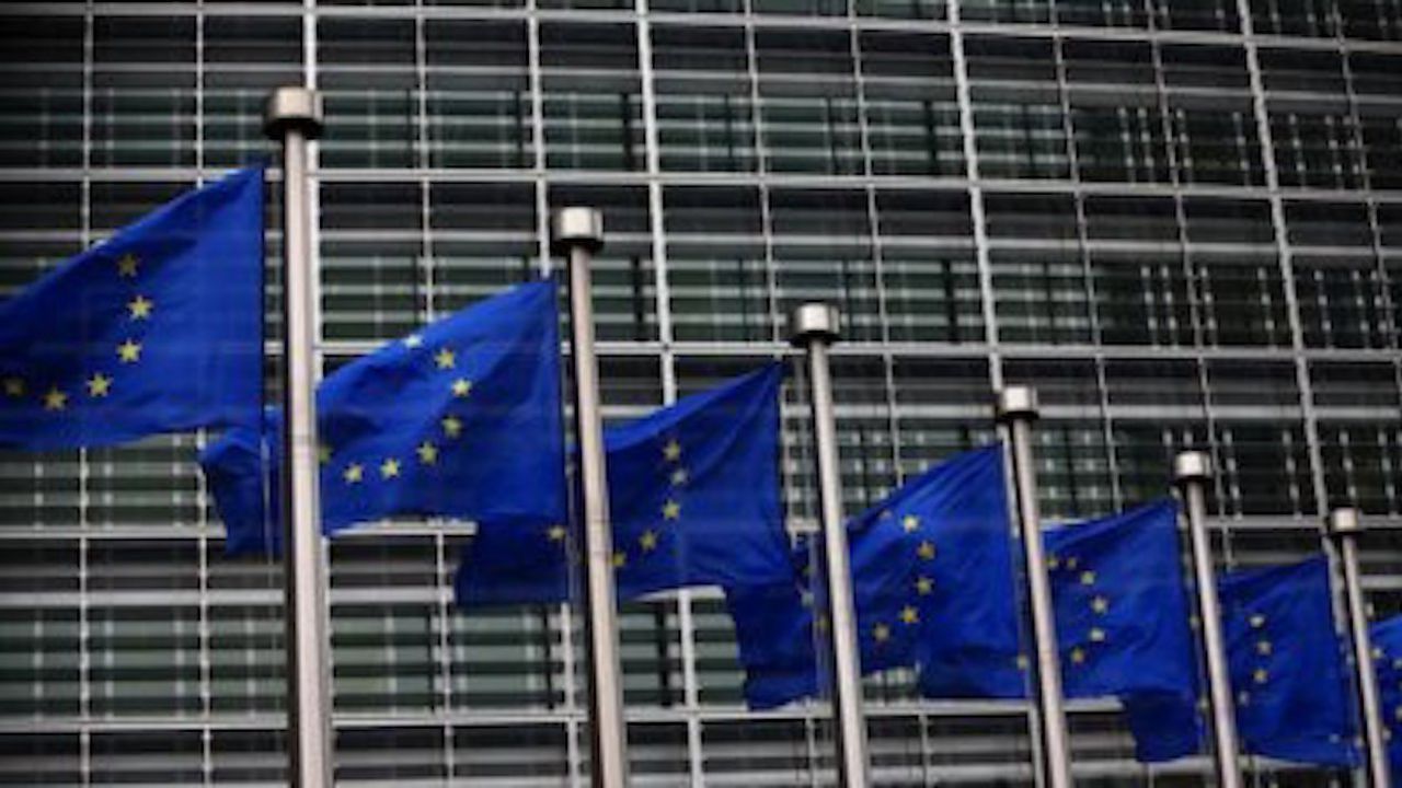 Стържем дъното на Европа по средно заплащане на труда, вижте кои държави ни правят компания