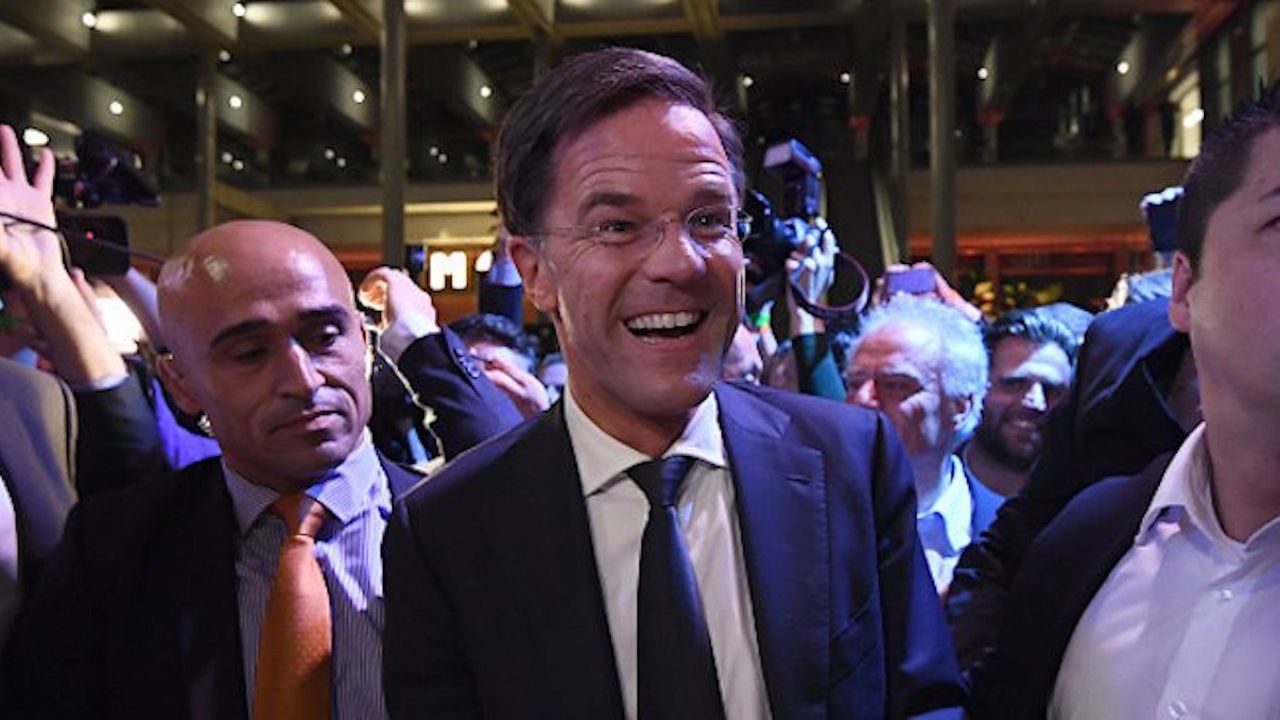 Холандският премиер започва преговори за коалиционно правителство