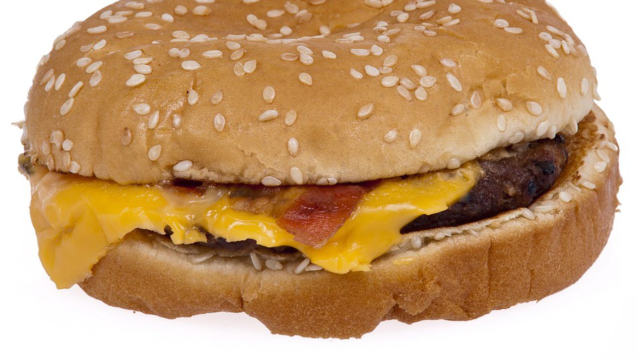 Burger King се извини за сексистка кампания за Световното в Русия