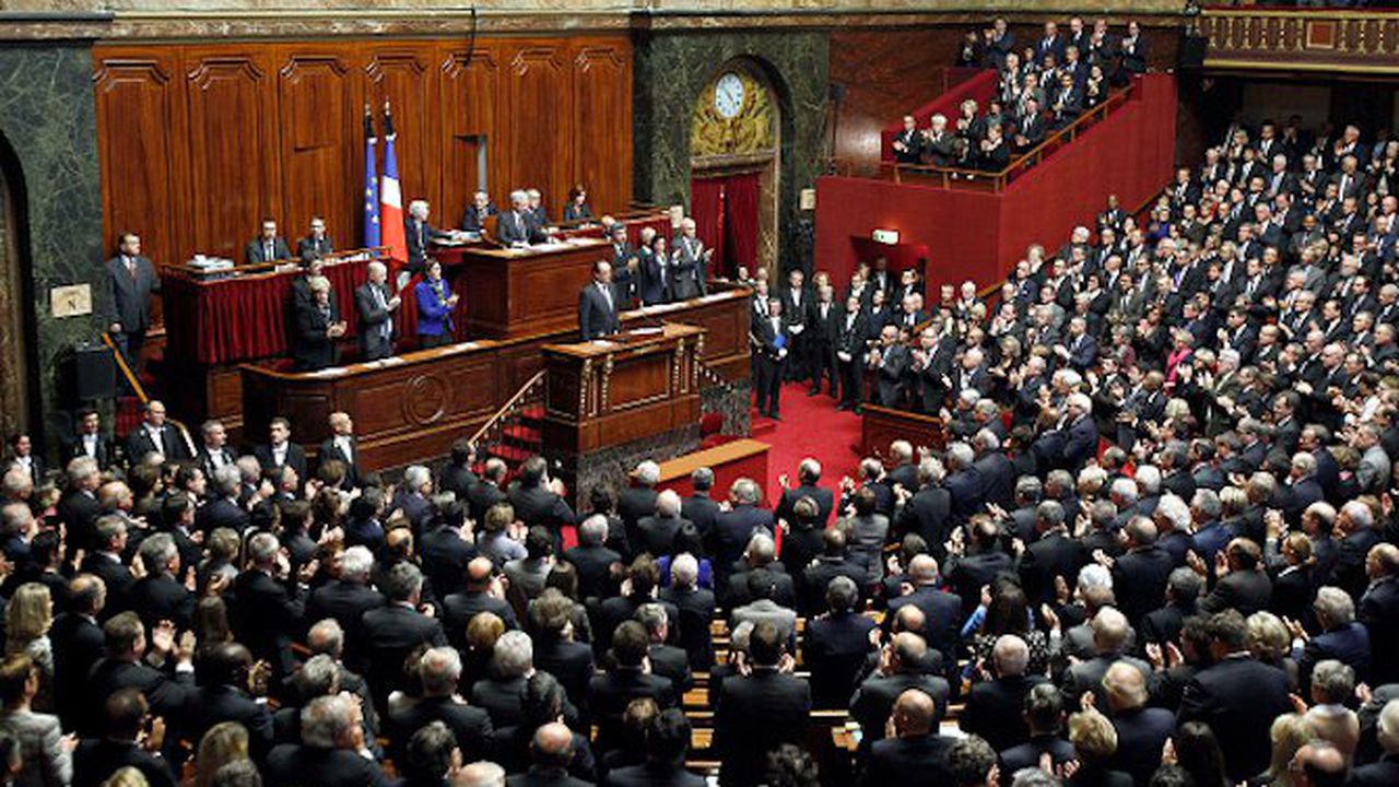 Френското правителство подаде оставка