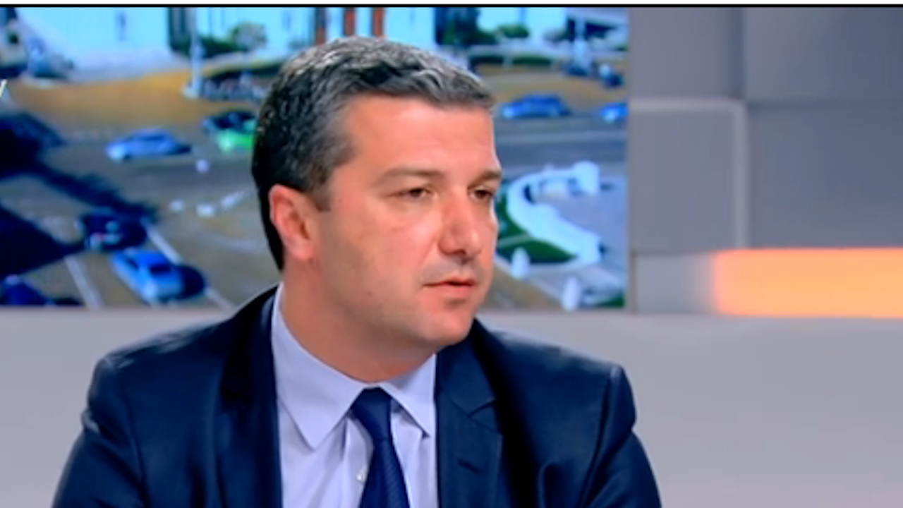 Стойнев за блиц контрола: На Борисов не му се идва на работа май