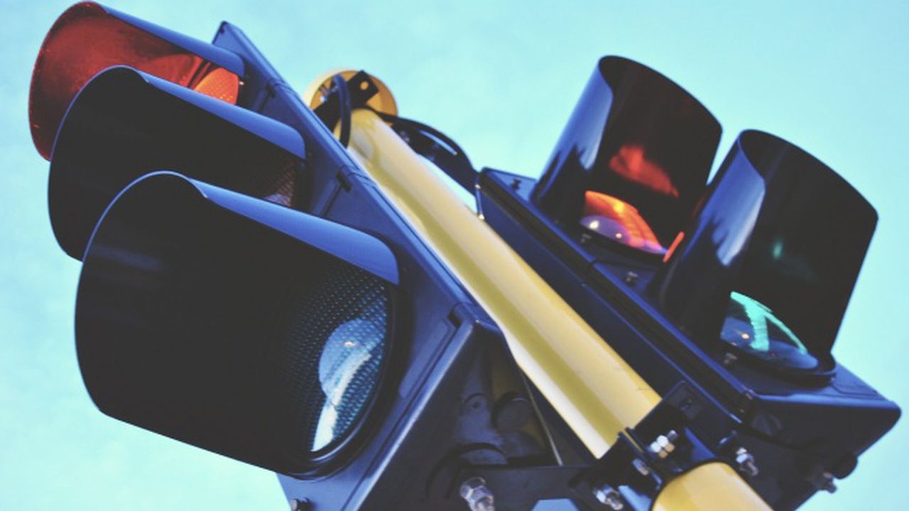 Тестват светофари на ключово кръстовище в Ямбол