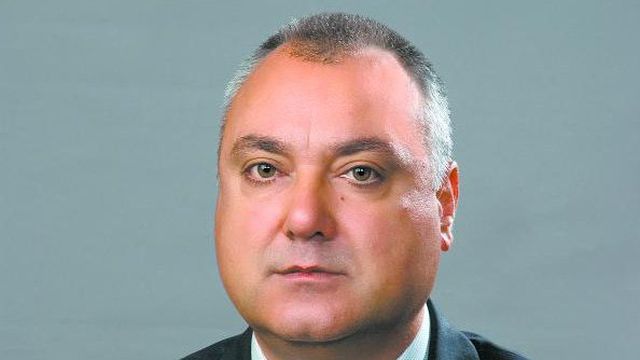 Валентин Николов