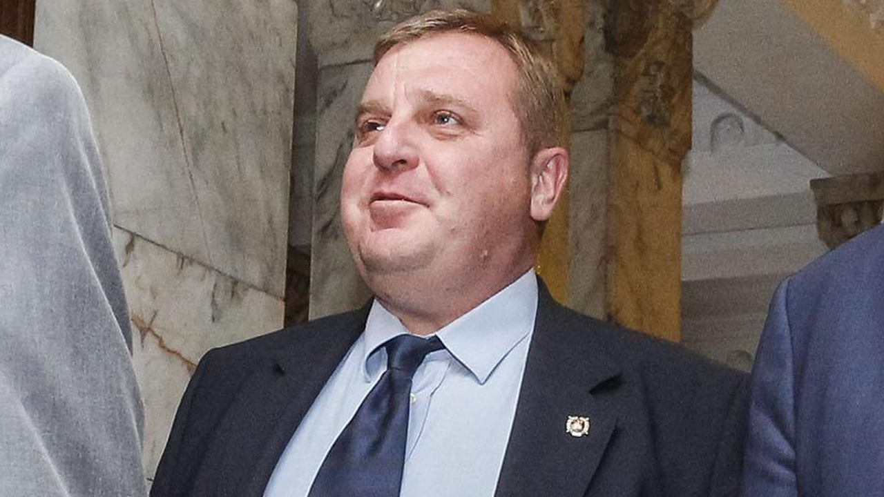 Каракачанов: Правителството има амбицията да работи едновременно по трите проекта за модернизация на