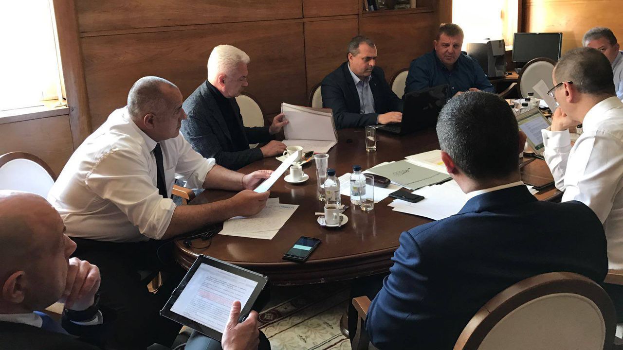 Борисов публикува снимки от преговорите с Обединените патриоти